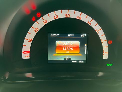 Used 2018 smart fortwo electric drive image 16