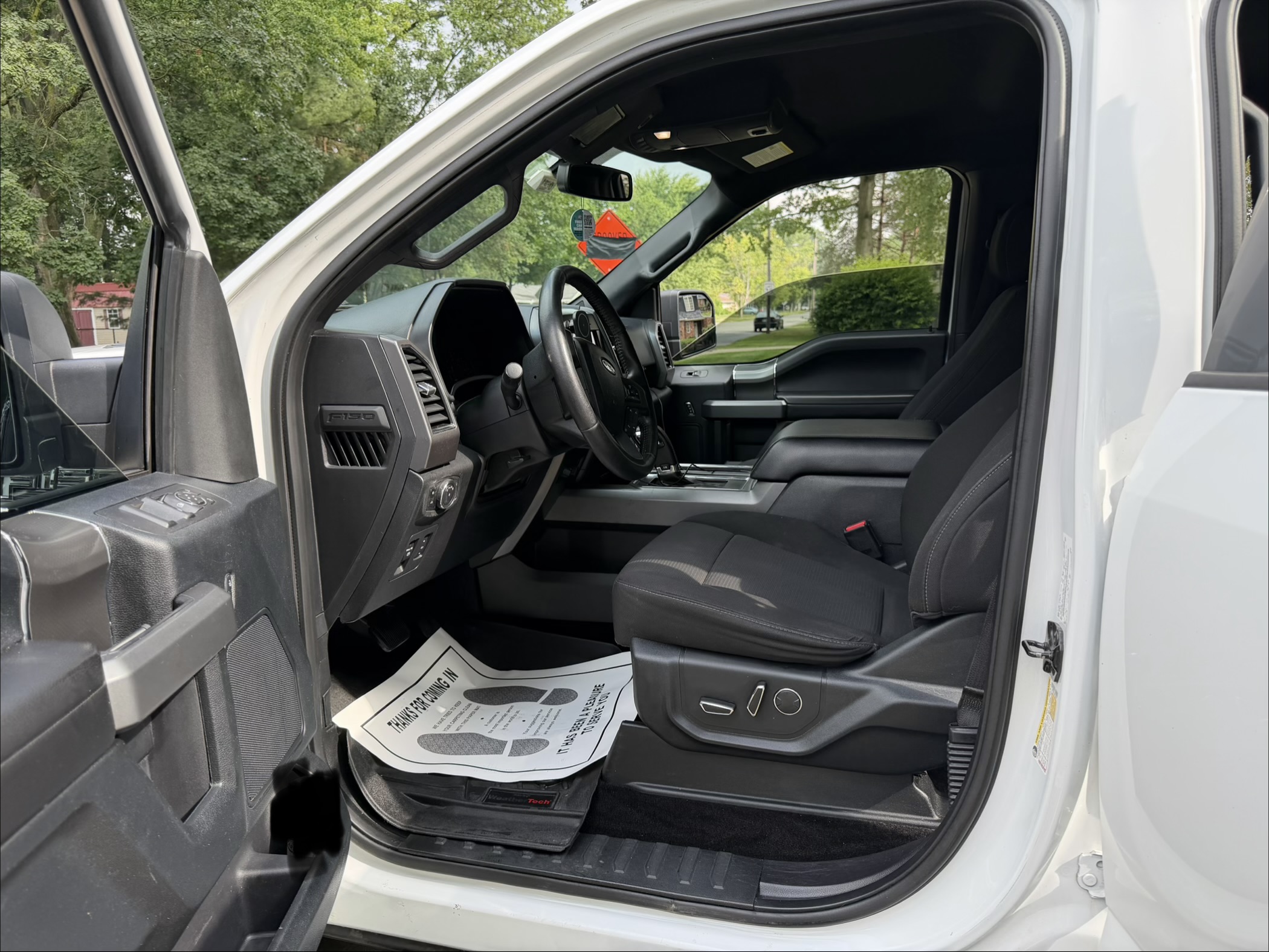 Used 2017 Ford F150 XLT w/ Equipment Group 302A Luxury AWD/4WD image 27