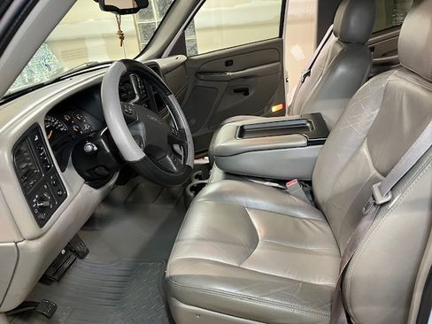 Used 2004 GMC Sierra 2500 SLE w/ Heavy-Duty Power Package image 9