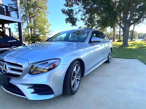 Used 2017 Mercedes-Benz E 300 4MATIC image 4