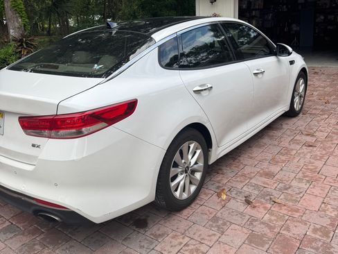 Used 2016 Kia Optima EX w/ Option Group 040 FWD image 2