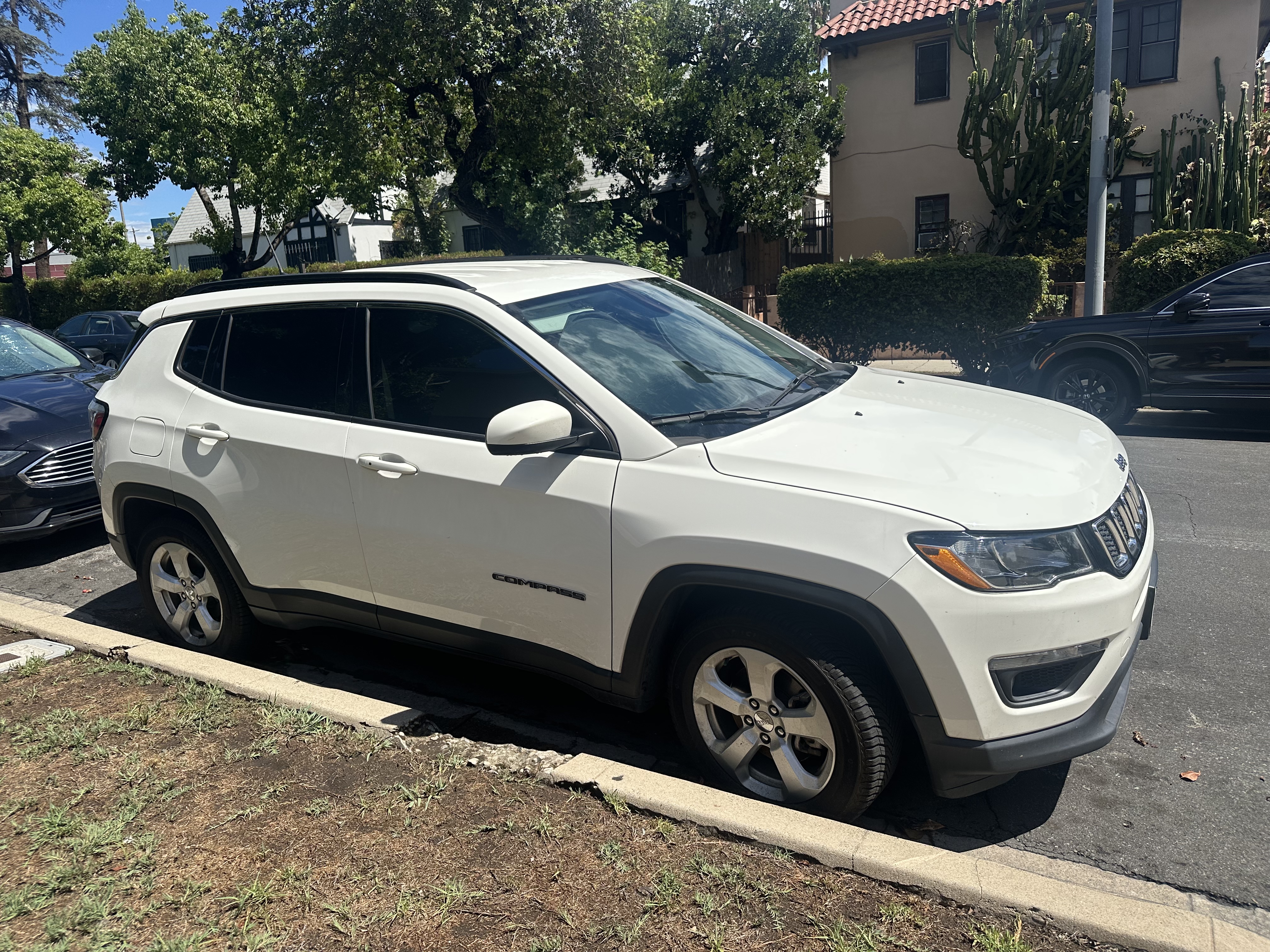 Used 2018 Jeep Compass Latitude w/ Popular Equipment Group FWD image 4