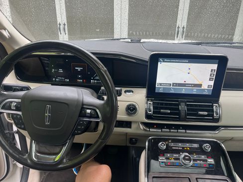 Used 2019 Lincoln Navigator Reserve AWD/4WD image 8