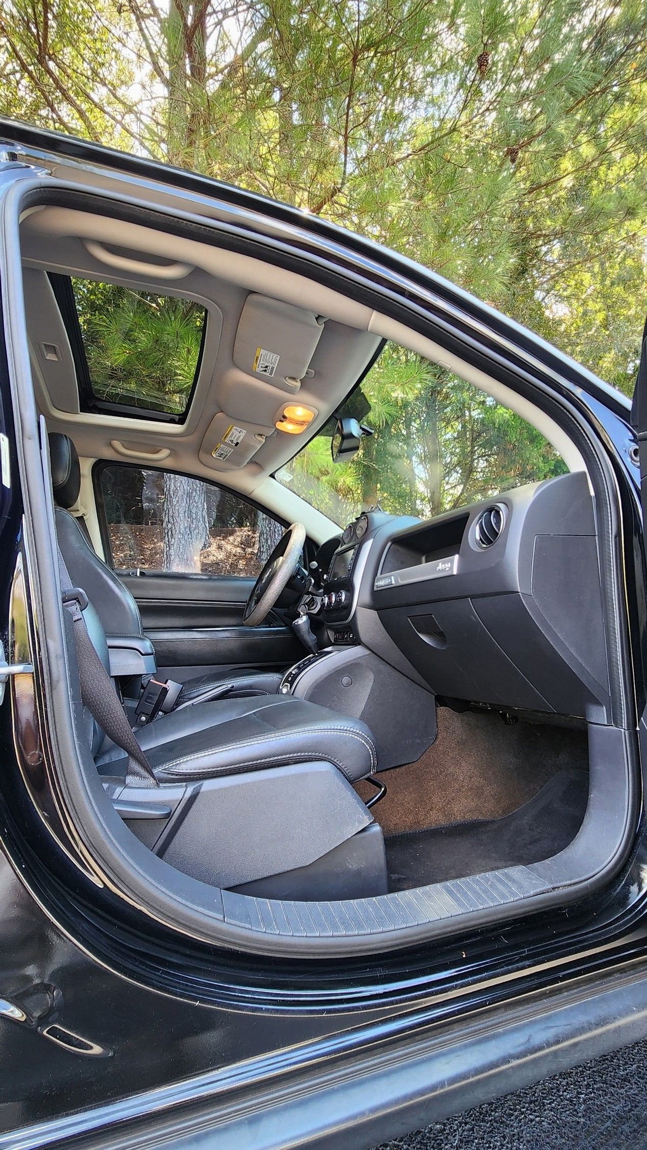 Used 2015 Jeep Compass High Altitude FWD image 15