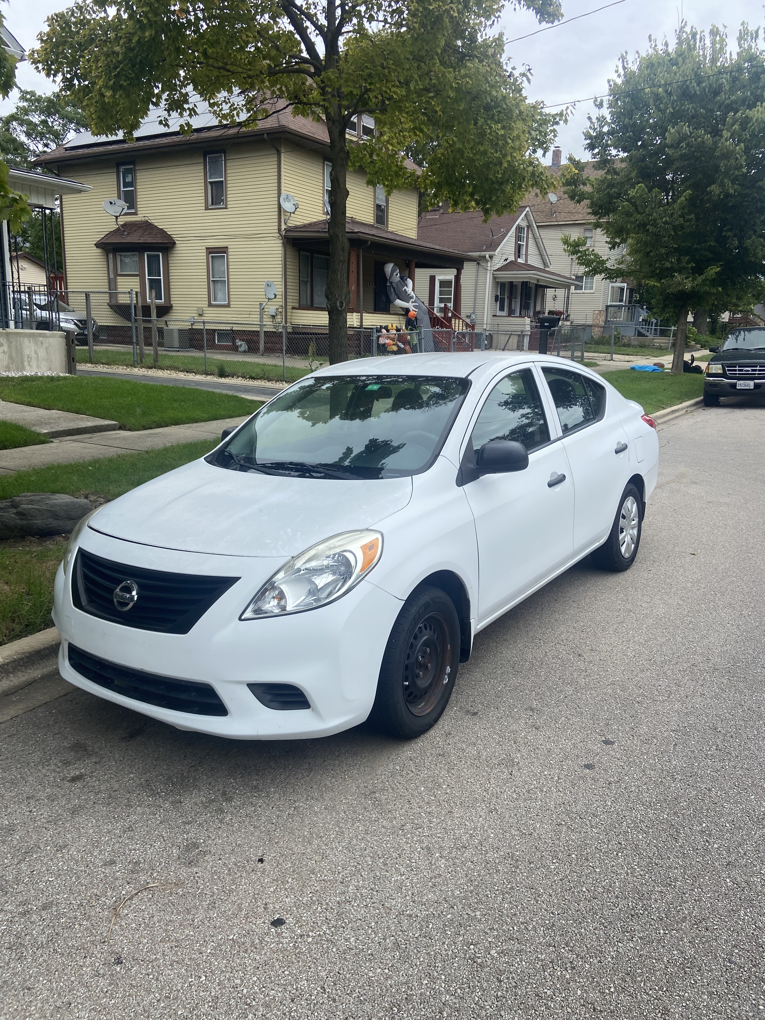 Used 2012 Nissan Versa S FWD image 2