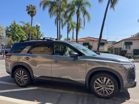 Used 2024 Nissan Pathfinder SL w/ SL Premium Package image 1