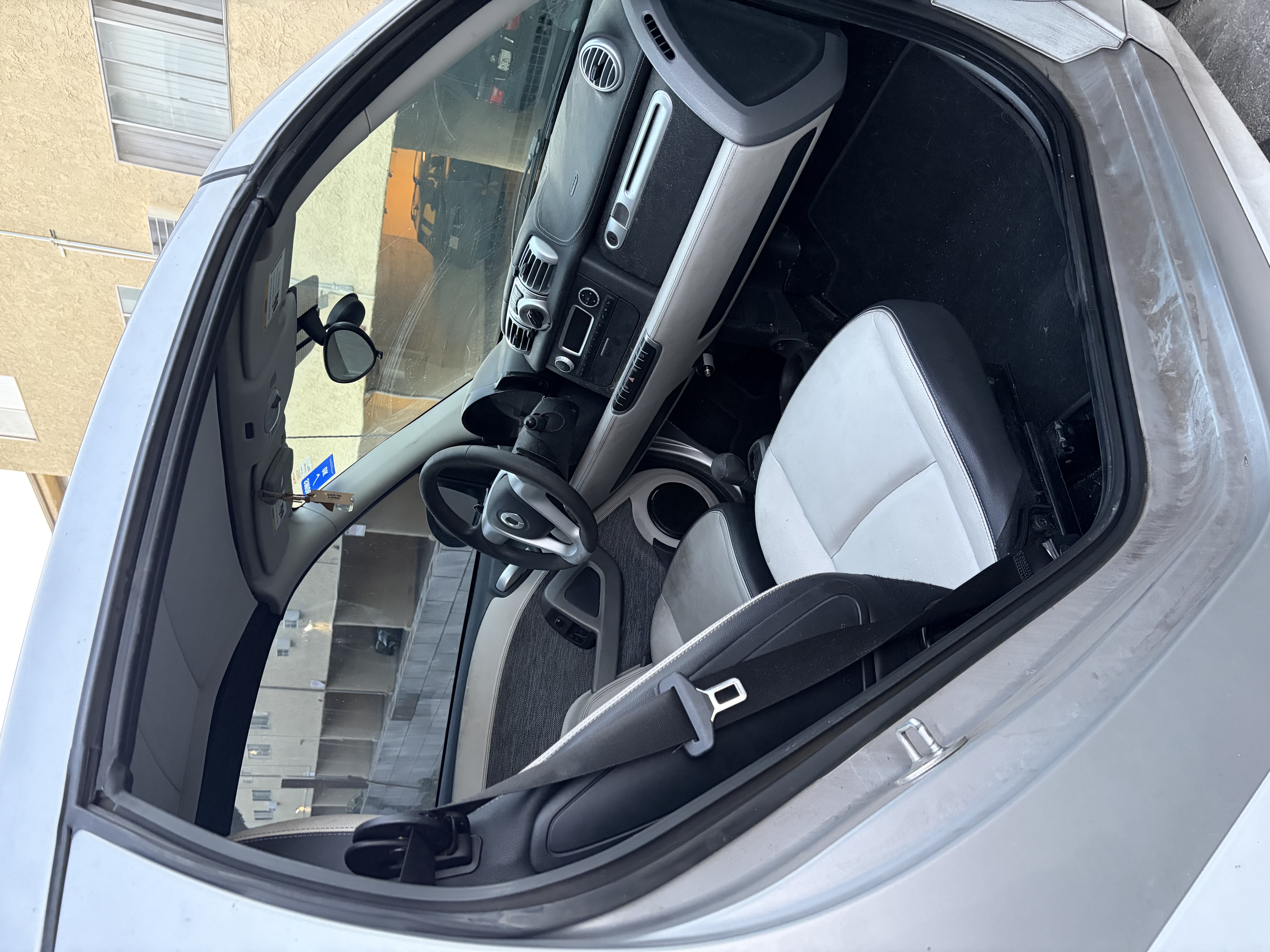 Used 2015 smart fortwo passion RWD image 6