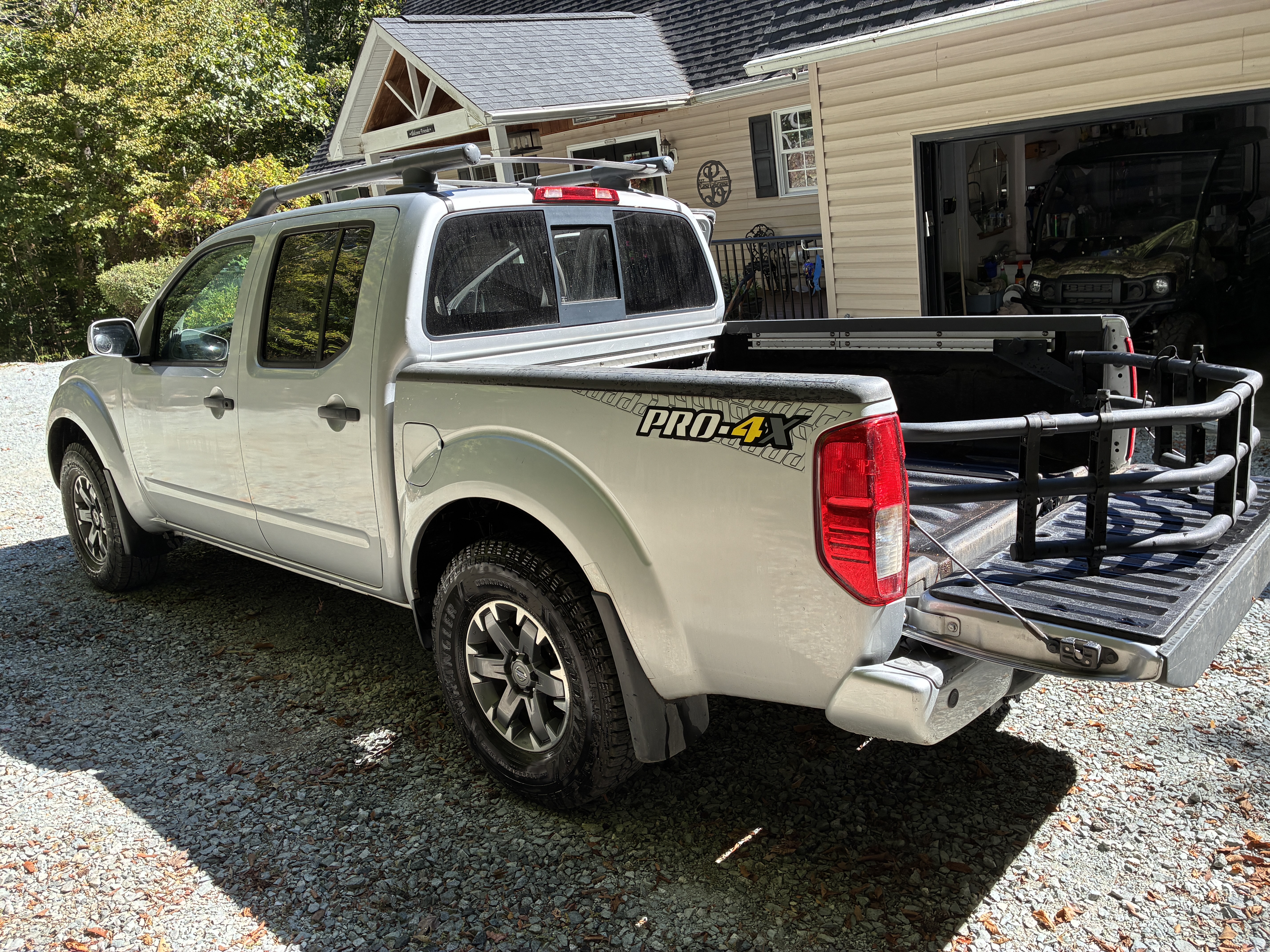 Used 2018 Nissan Frontier PRO-4X w/ Pro-4x Luxury Package AWD/4WD image 2