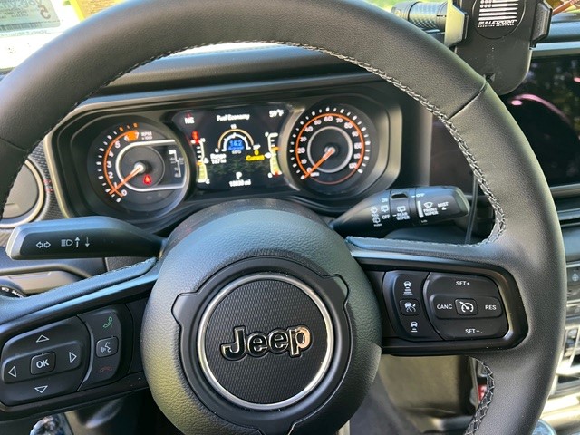Used 2025 Jeep Wrangler Unlimited Rubicon AWD/4WD image 8