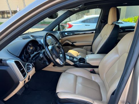 Used 2018 Porsche Cayenne AWD/4WD image 6