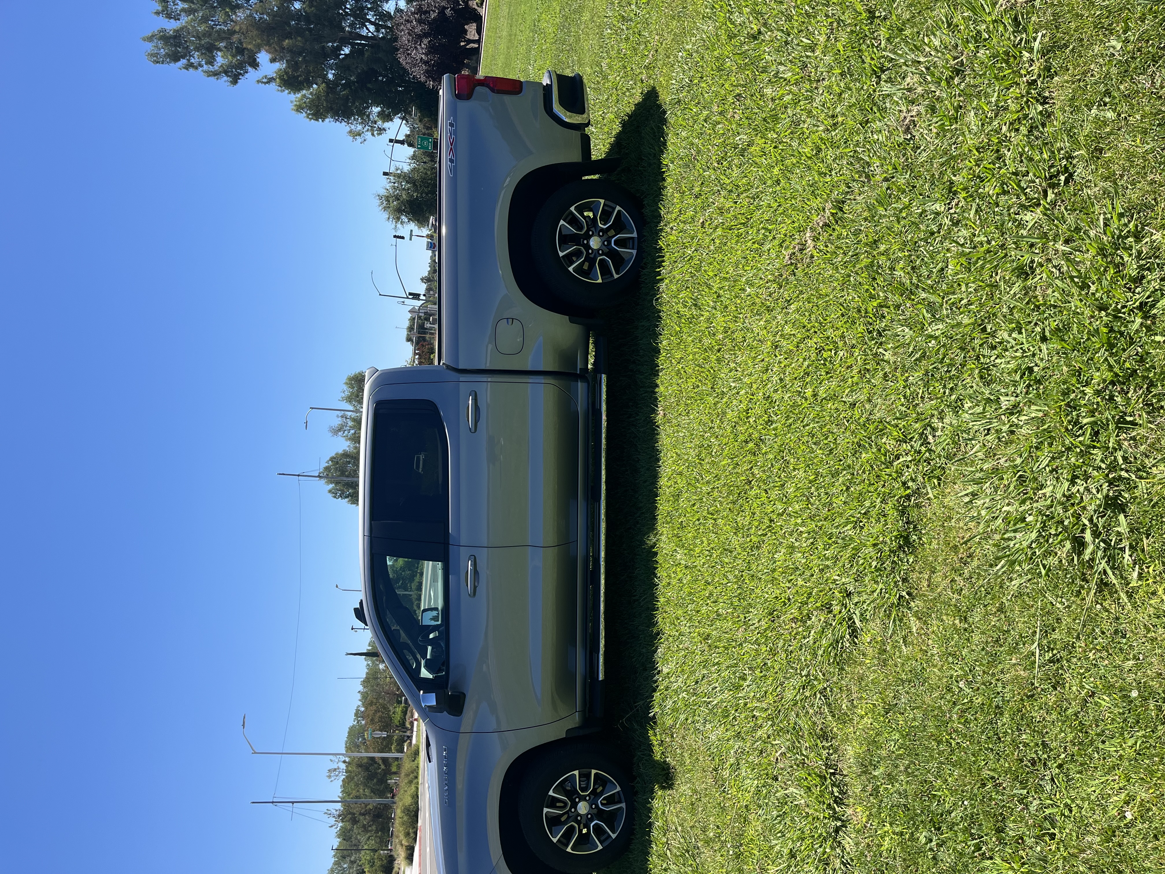 Used 2024 Chevrolet Silverado 1500 LT w/ Leather Package AWD/4WD image 6