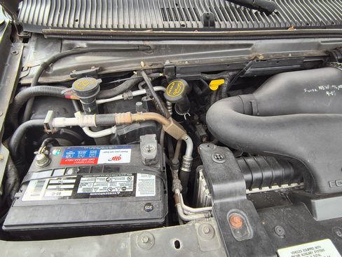 Used 2004 Ford E-150 and Econoline 150 RWD image 17