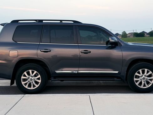 Used 2019 Toyota Land Cruiser AWD/4WD image 11