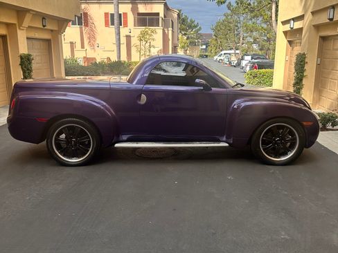 Used 2004 Chevrolet SSR w/ Preferred Equipment Group RWD image 18
