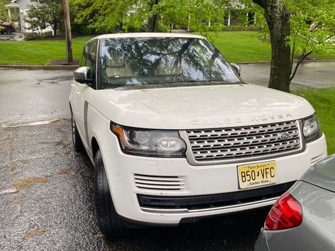 Used 2016 Land Rover Range Rover HSE image 1