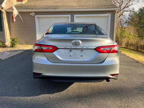 Used 2018 Toyota Camry LE image 8