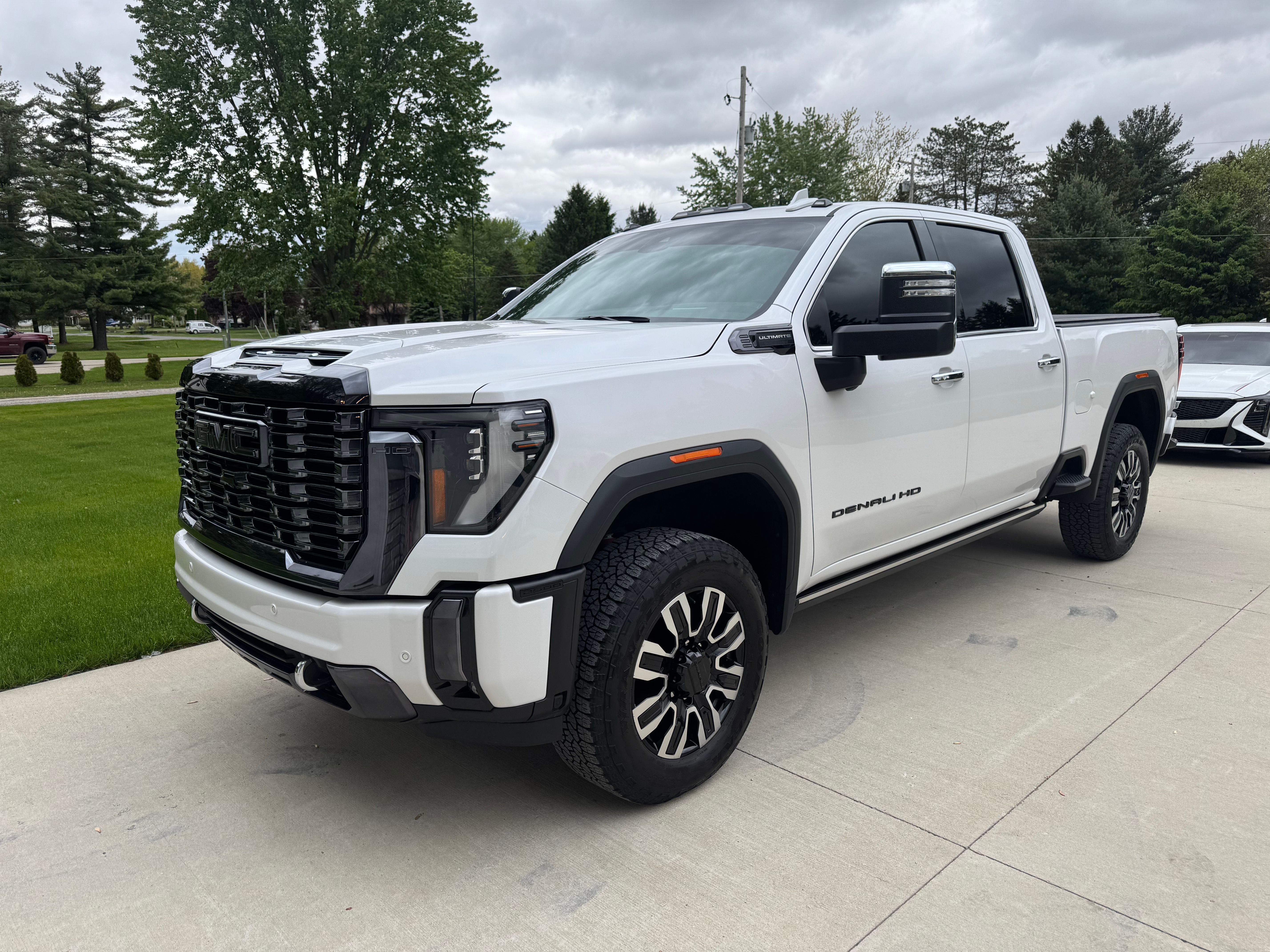 Used 2024 GMC Sierra 2500 Denali Ultimate w/ Snow Plow Prep/Camper Package AWD/4WD image 1