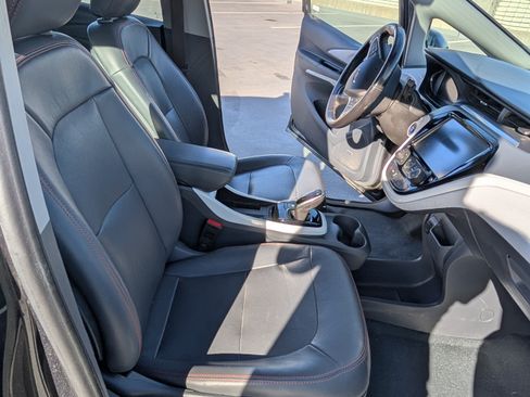 Used 2019 Chevrolet Bolt Premier w/ Infotainment Package image 8