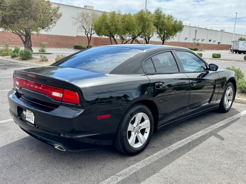 Used 2014 Dodge Charger SE image 4