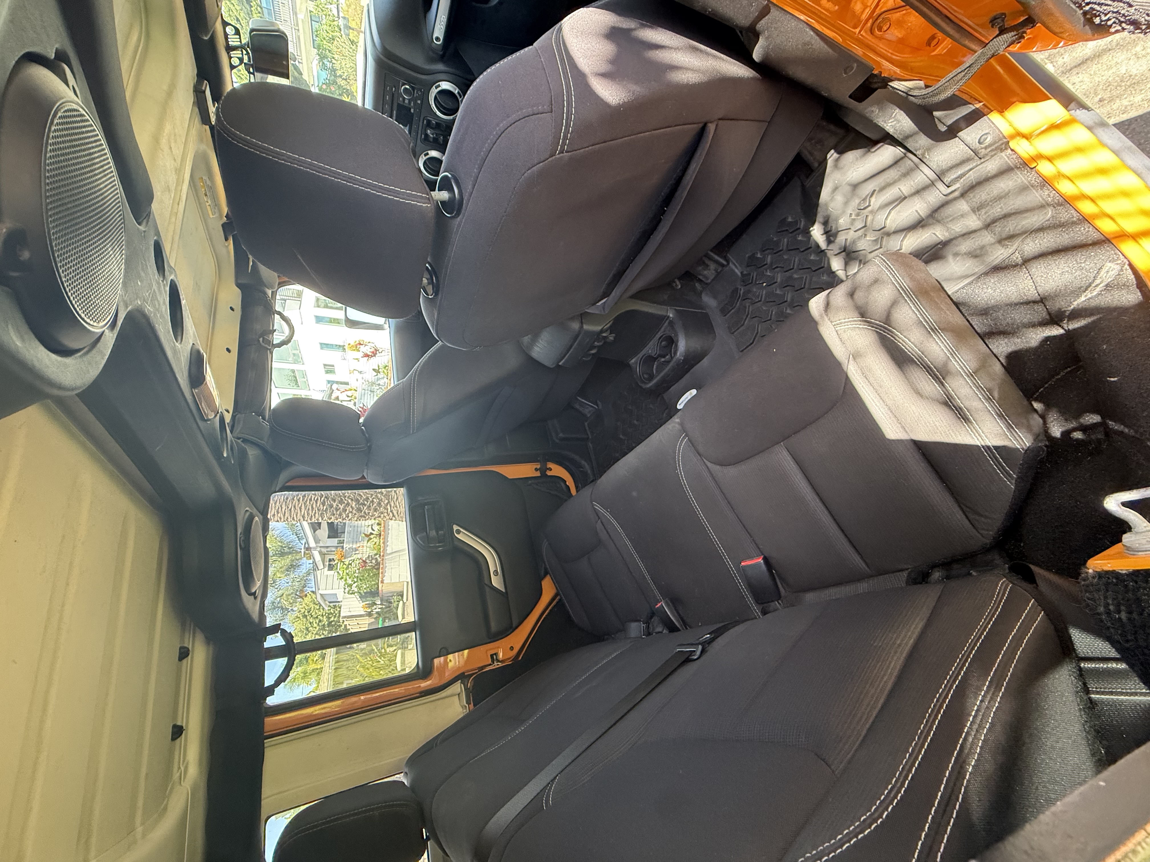 Used 2013 Jeep Wrangler Unlimited Rubicon w/ Connectivity Group AWD/4WD image 8