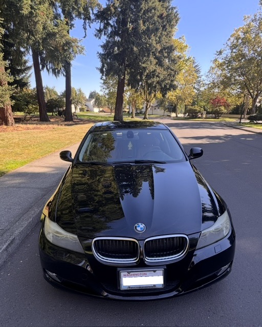 Used 2011 BMW 328i xDrive Sedan AWD/4WD image 2