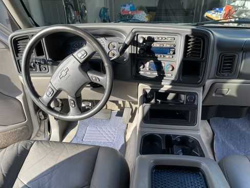 Used 2004 Chevrolet Suburban LT w/ Preferred Equipment Group image 13