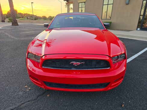 Used 2014 Ford Mustang Convertible RWD image 8