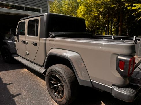 Used 2020 Jeep Gladiator Overland w/ Popular Equipment Package AWD/4WD image 4
