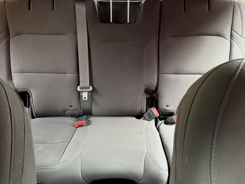 Used 2018 Jeep Wrangler Unlimited Sahara image 15