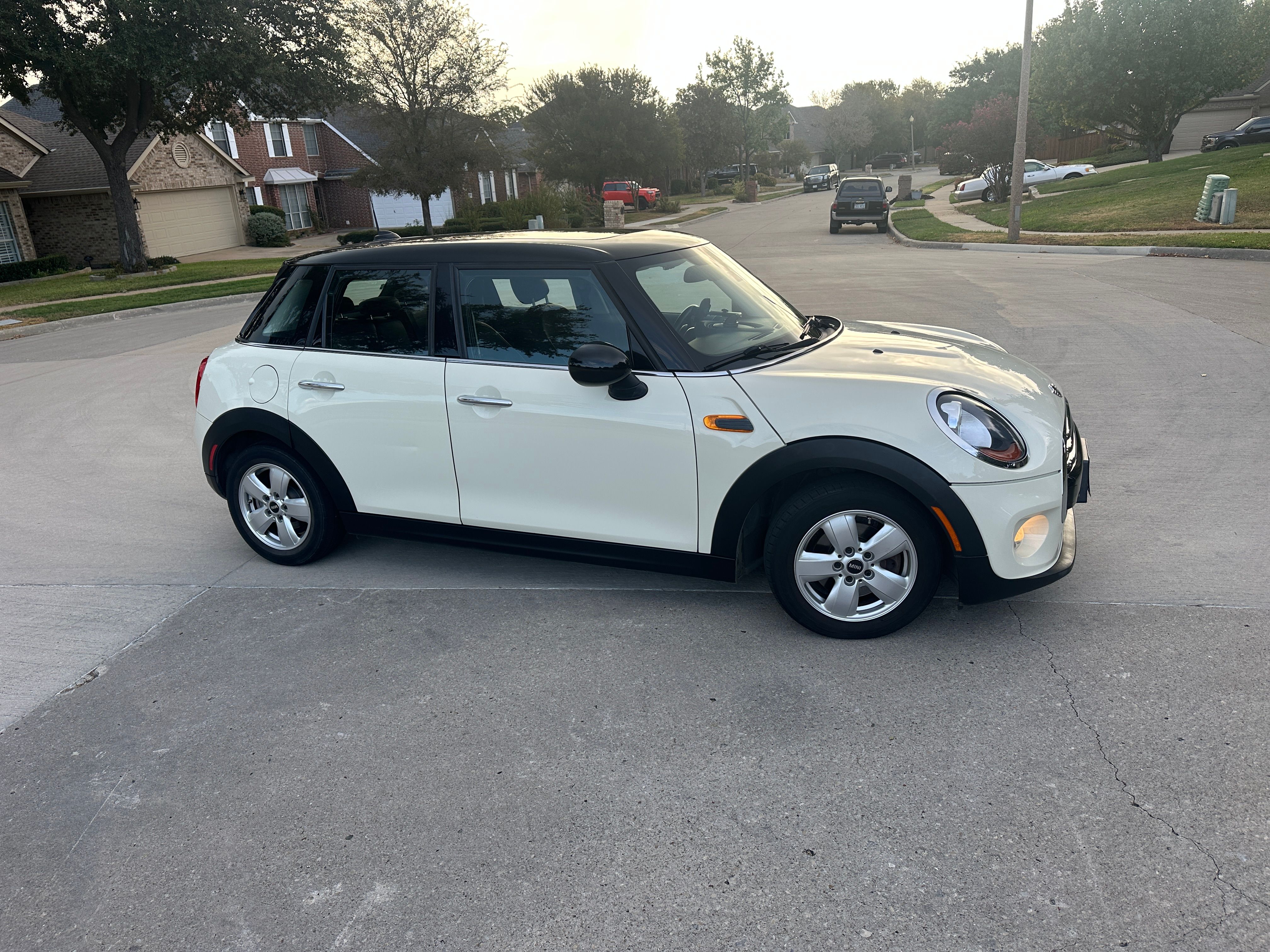 Used 2015 MINI Cooper 4-Door Hardtop FWD image 4