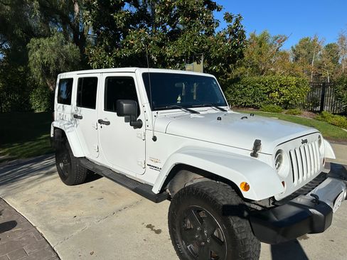 Used 2012 Jeep Wrangler Unlimited Sahara image 16