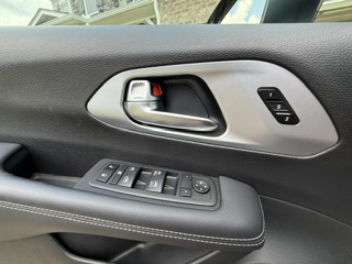 Used 2023 Chrysler Pacifica Touring-L w/ S Appearance Package FWD image 15