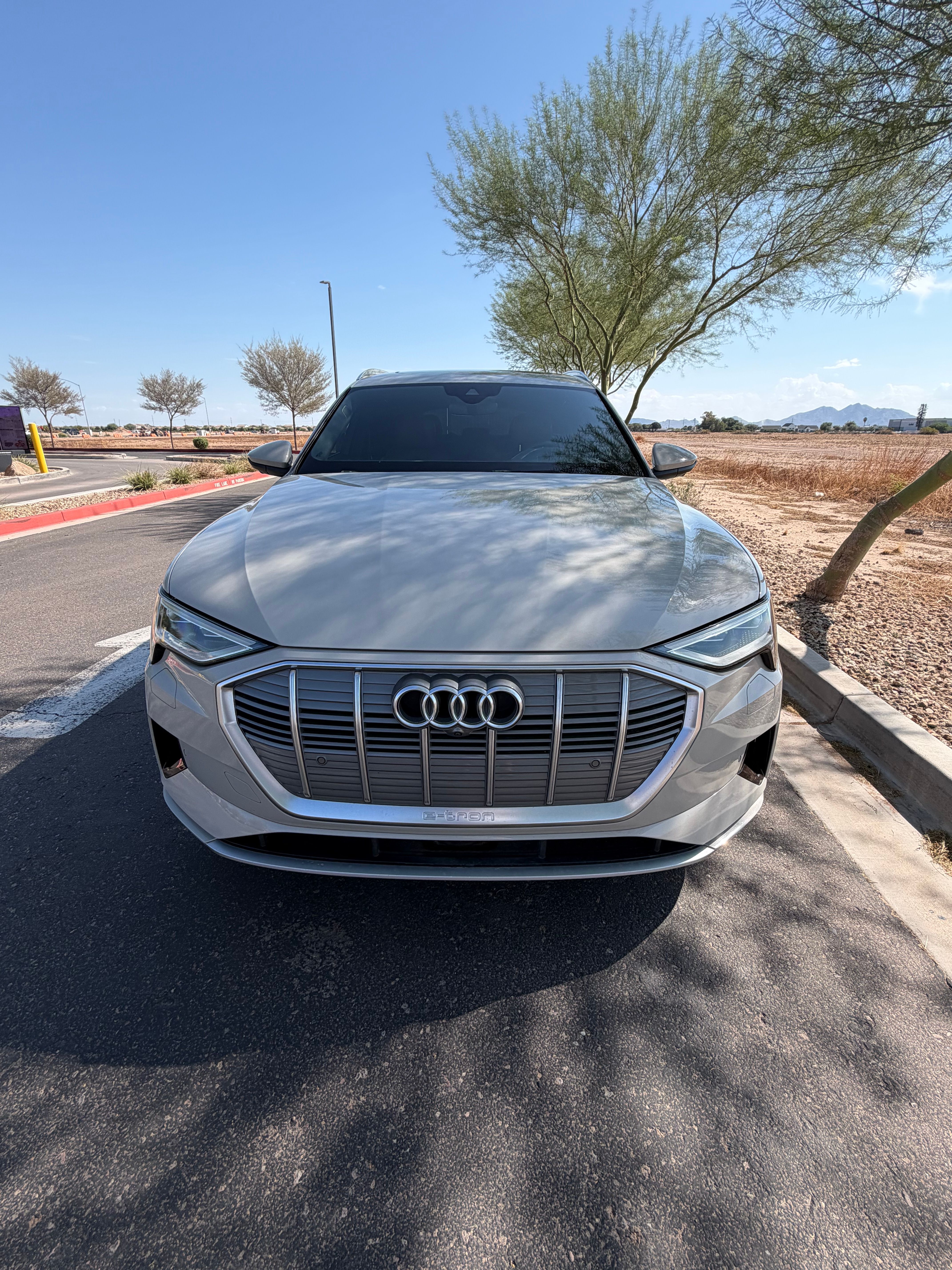 Used 2019 Audi e-tron Prestige w/ Prestige Package AWD/4WD image 2