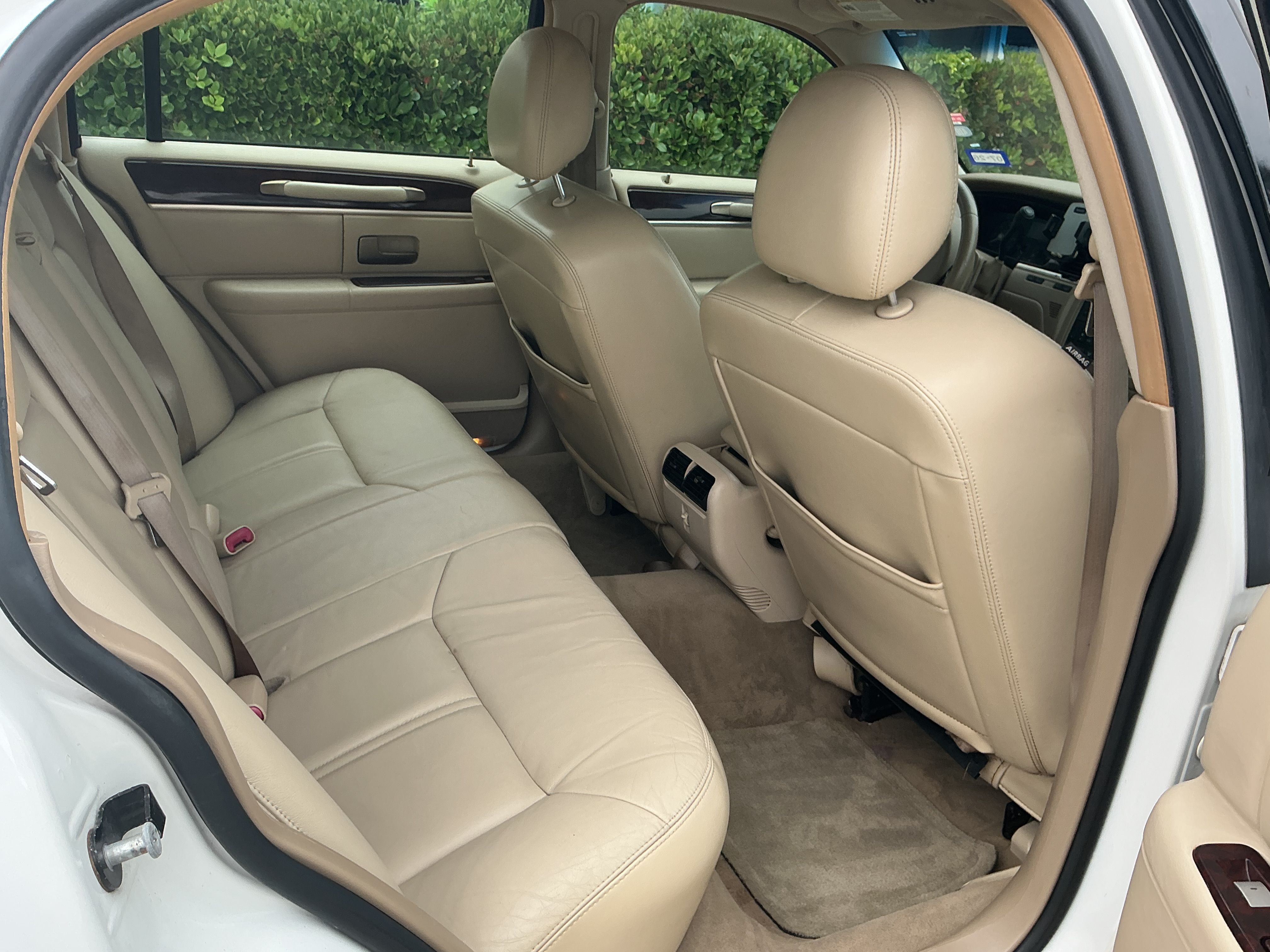 Used 2009 Lincoln Town Car Signature Limited RWD image 11