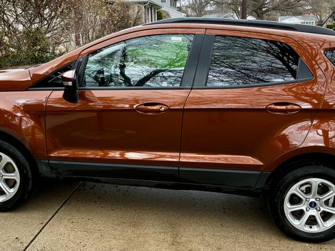 Used 2020 Ford EcoSport SE w/ SE Convenience Package image 4