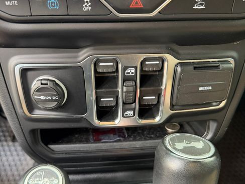 Used 2023 Jeep Wrangler Unlimited Sahara w/ Cold Weather Group AWD/4WD image 13