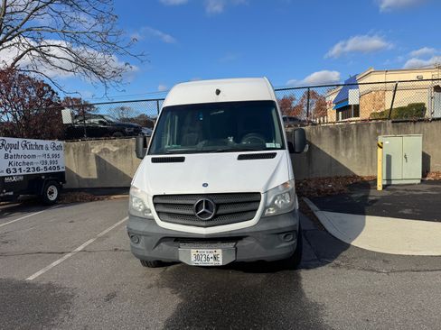 Used 2014 Mercedes-Benz Sprinter 2500 image 25
