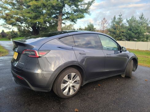 Used 2023 Tesla Model Y Long Range image 8