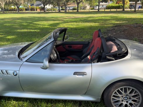 Used 2001 BMW Z3 2.5i RWD image 2