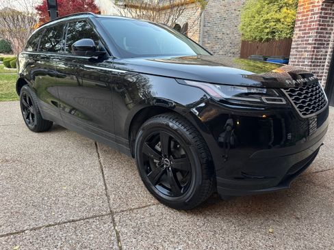 Used 2018 Land Rover Range Rover Velar S image 2