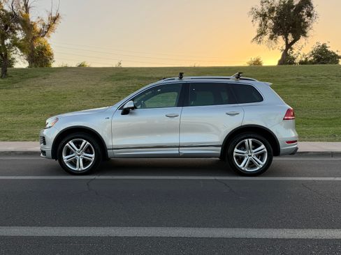 Used 2014 Volkswagen Touareg VR6 AWD/4WD image 2