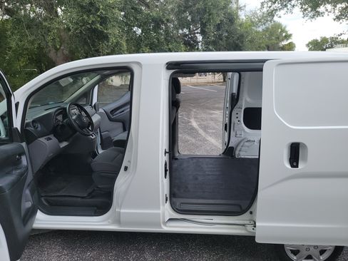 Used 2017 Nissan NV200 SV image 14