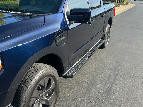 Used 2022 Ford F150 Lightning Lightning Lariat image 4