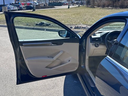 Used 2018 Volkswagen Passat 3.6 SEL Premium image 21