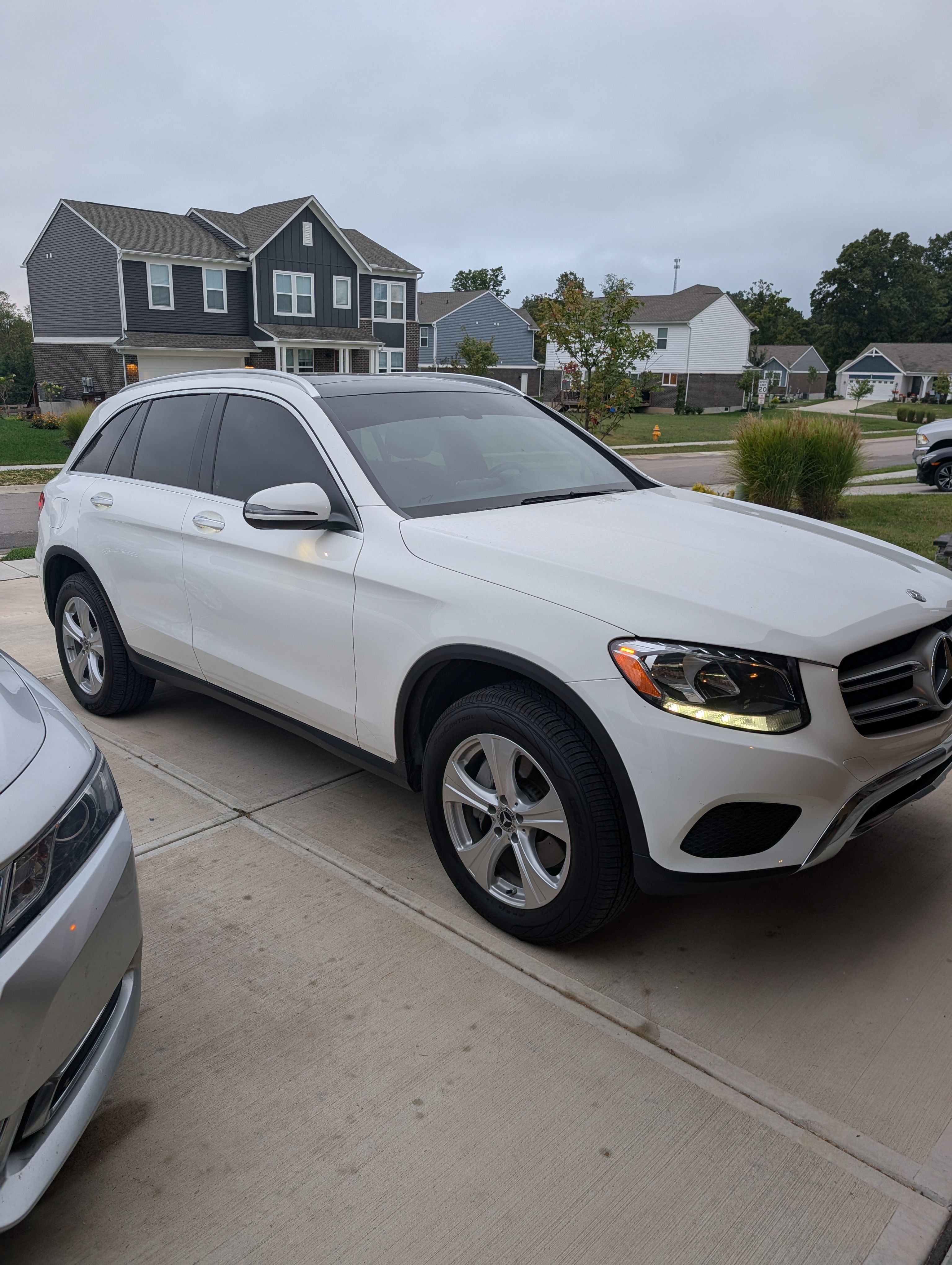 Used 2018 Mercedes-Benz GLC 300 4MATIC image 1