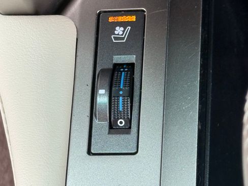 Used 2014 Lexus GX 460 w/ Premium Package image 32