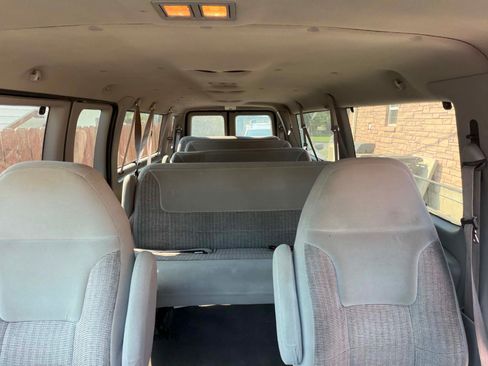 Used 1998 Ford E-350 and Econoline 350 Club Wagon RWD image 16