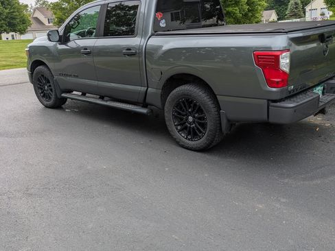 Used 2018 Nissan Titan SV w/ SV Convenience Package AWD/4WD image 2