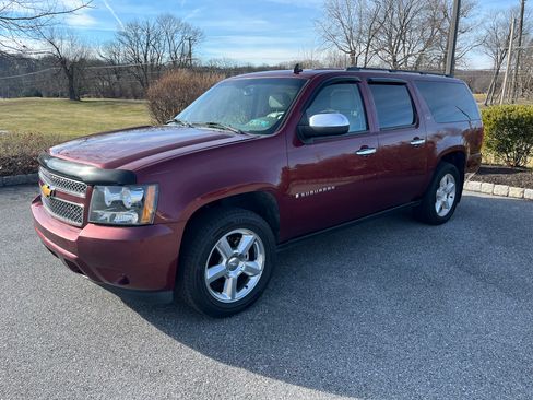 Used 2008 Chevrolet Suburban LTZ w/ LTZ Preferred Equipment Group image 2