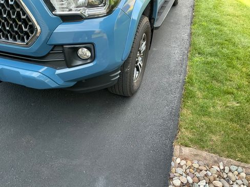 Used 2019 Toyota Tacoma TRD Sport AWD/4WD image 10